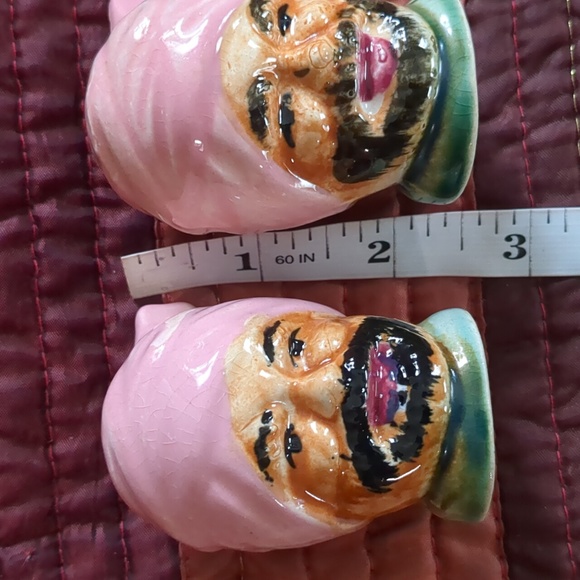 Vintage salt and pepper shakers. - Picture 8 of 9